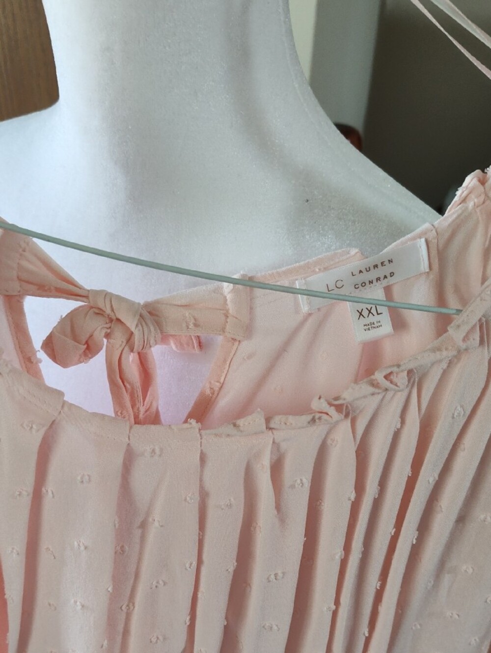 LC Lauren Conrad Blush Pink Swiss Dot Tie-Back Top - Picture 2 of 3
